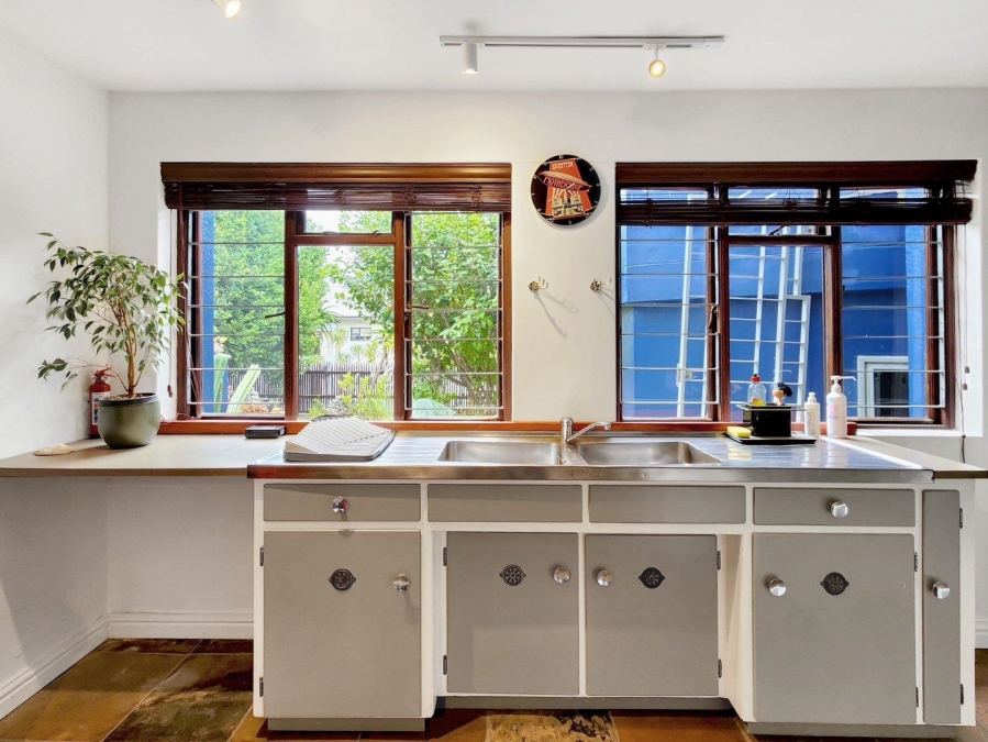 To Let 1 Bedroom Property for Rent in Vredehoek Western Cape